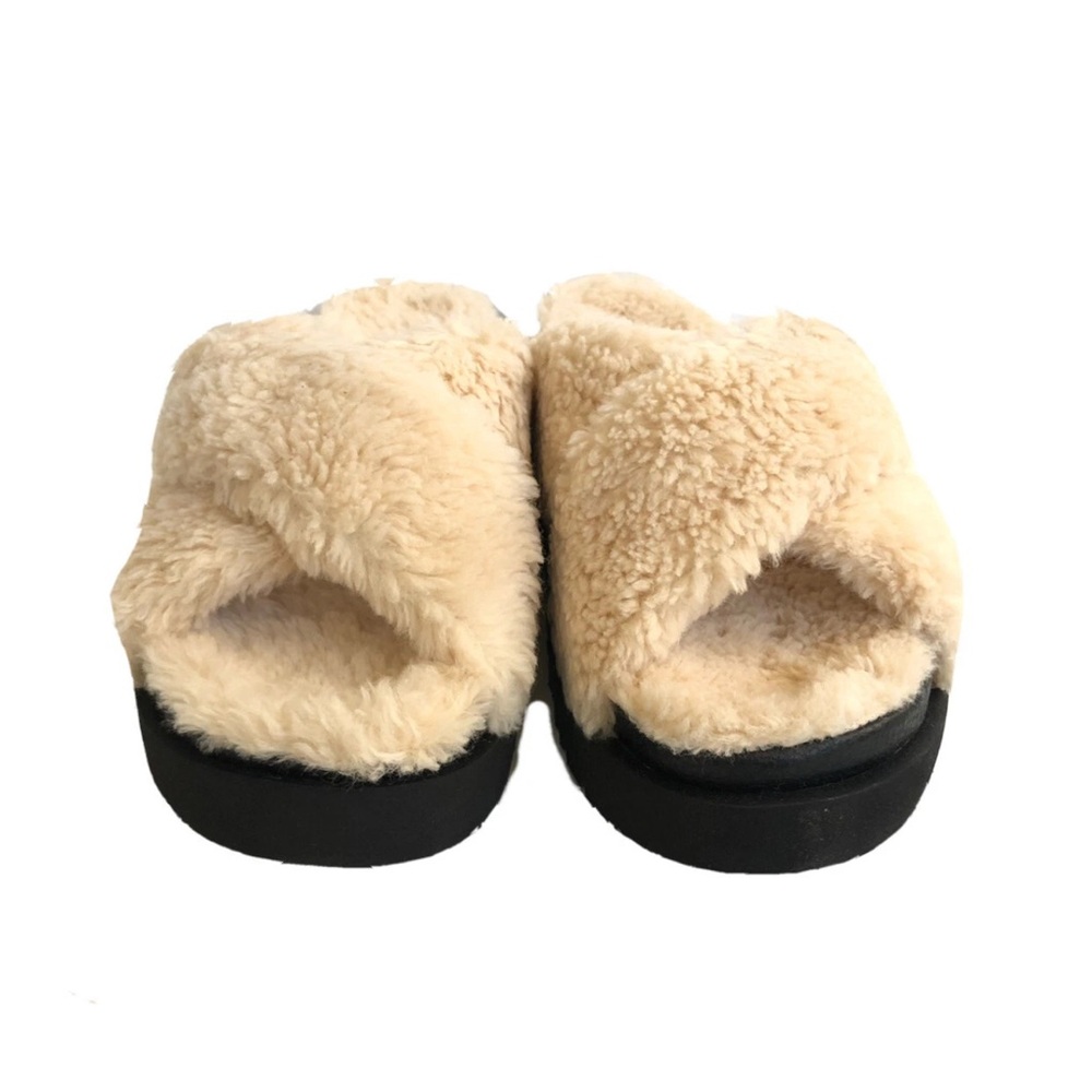 UGG Cream Fuzzy Sugar Cross Slippers. Worn 3 times indoors. Size 7